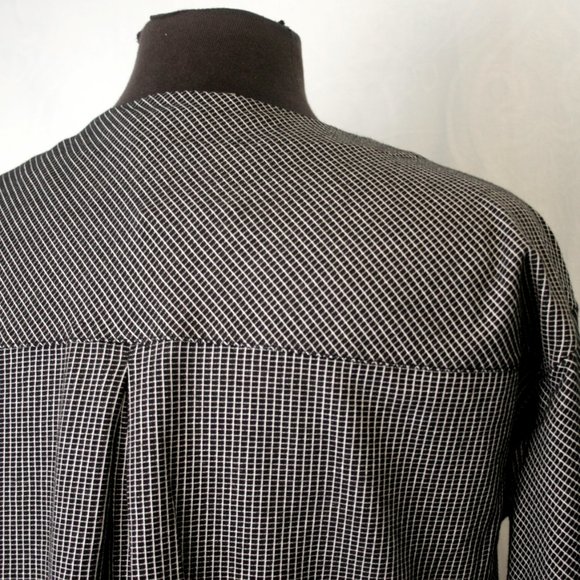Black & White Pullover Shirt with Contrast Trim on Sides - Picture 7 of 8